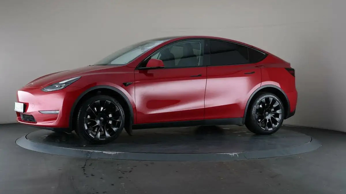 2023-tesla-model-y-e-long-range-big-32