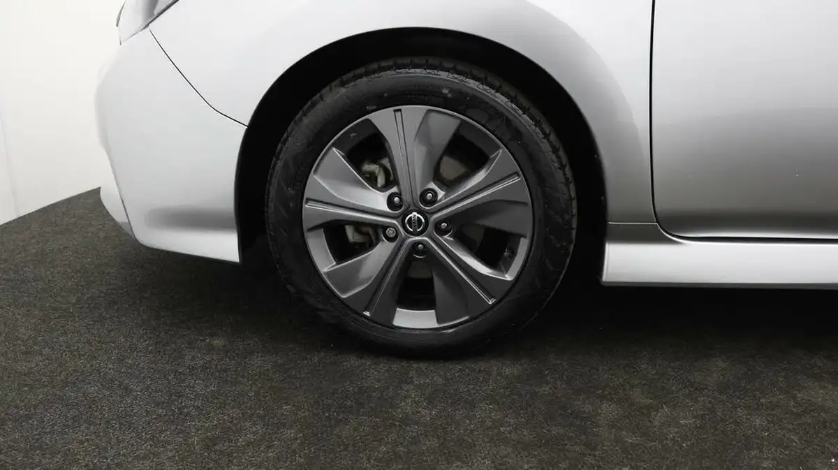 2021-nissan-leaf-e-tekna-big-17