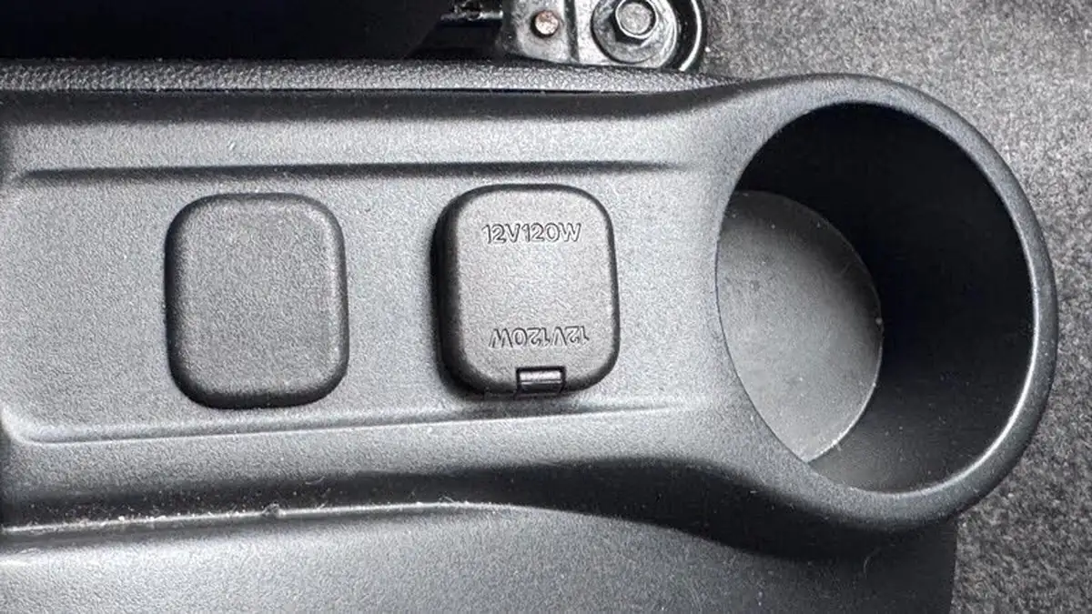 2013-mazda-mazda2-13-venture-big-33