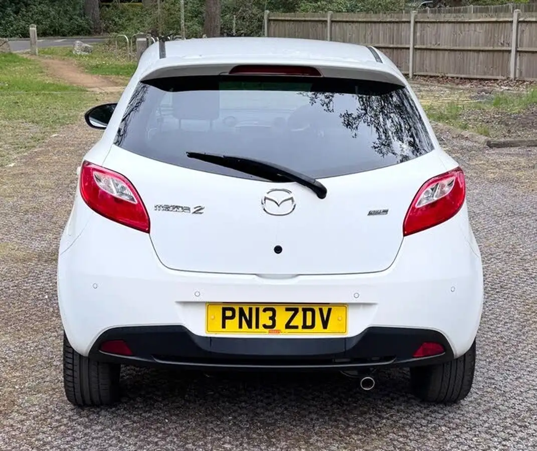 2013-mazda-mazda2-13-venture-big-9