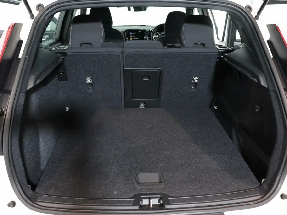 2020-volvo-xc40-15-t3-momentum-big-44