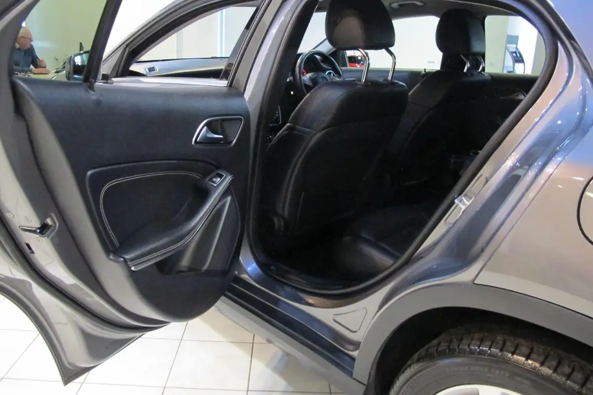 2016-mercedes-benz-gla-class-21d-gla-200d-sport-ss-7g-dct-big-36