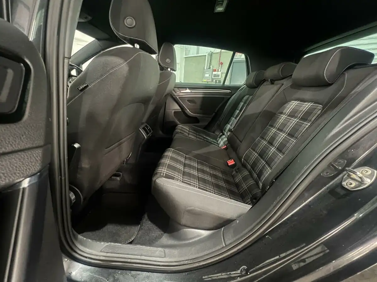 2013-volkswagen-golf-20tdi-gtd-5d-big-11