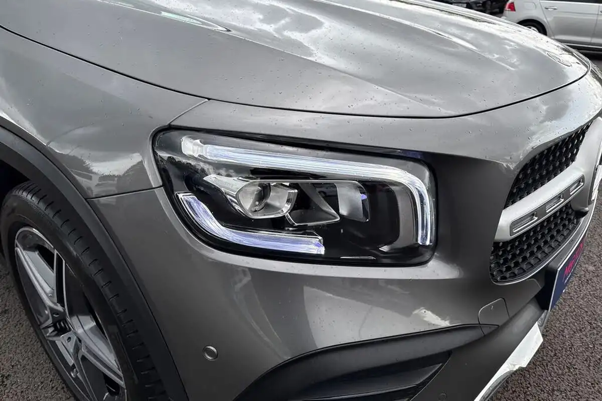 2022-mercedes-benz-glb-class-13-glb200-amg-line-premium-7g-tronic-big-8