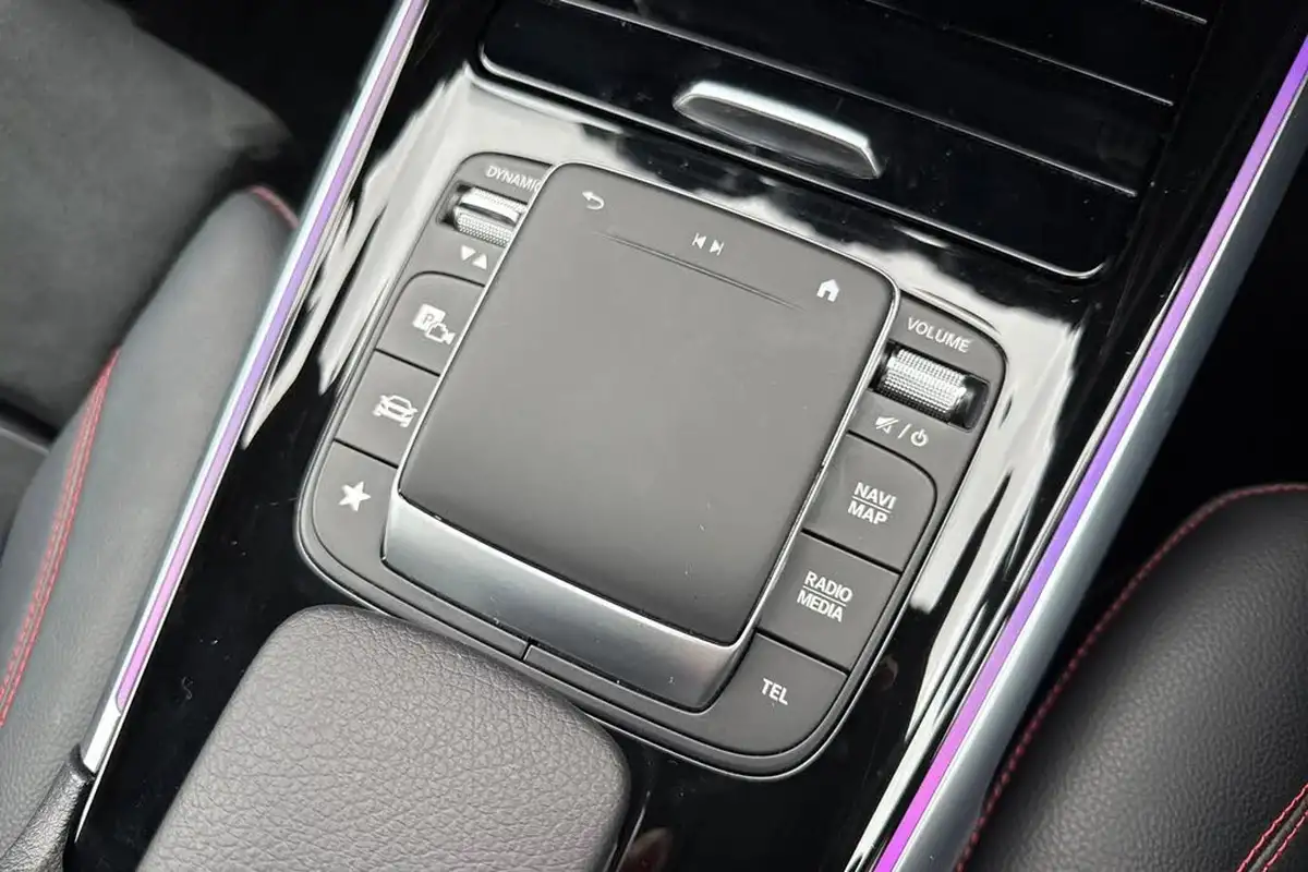 2022-mercedes-benz-glb-class-13-glb200-amg-line-premium-7g-tronic-big-56