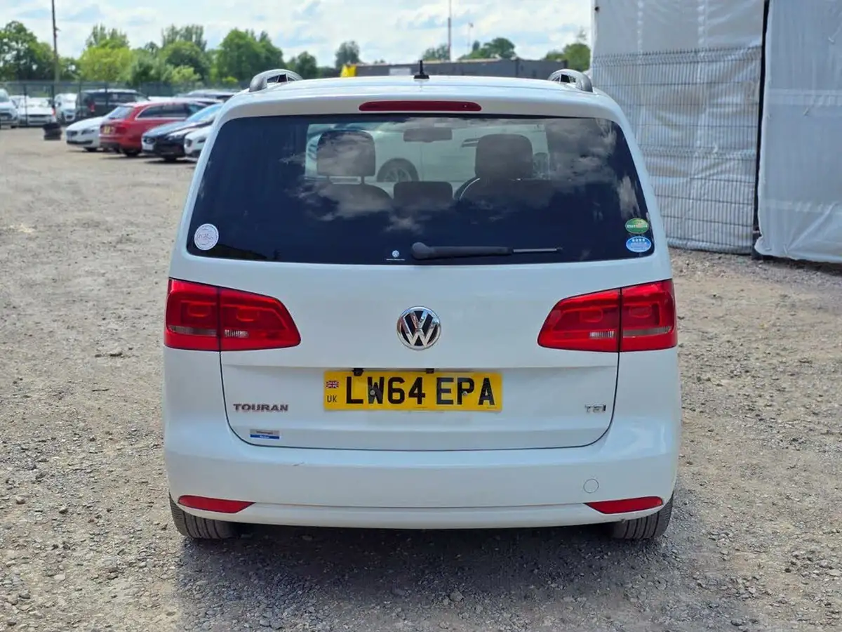 2014-volkswagen-touran-big-13