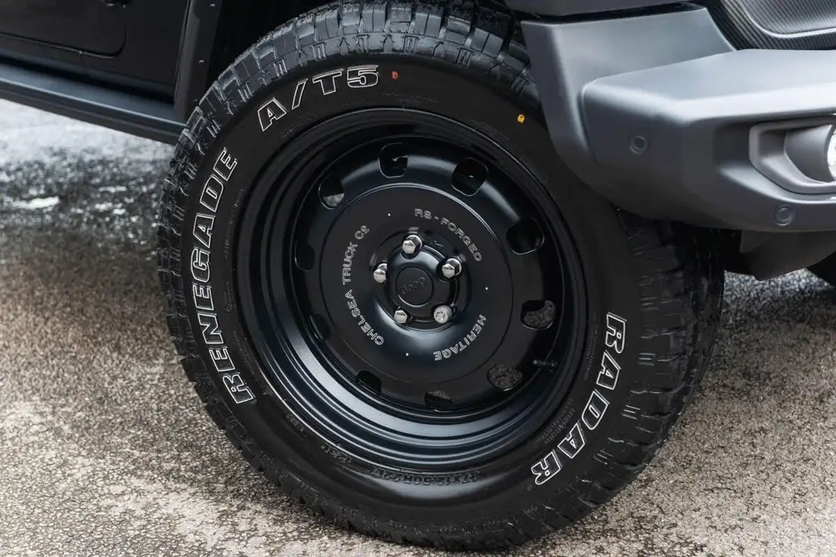 2025-jeep-wrangler-20-gme-sahara-big-8
