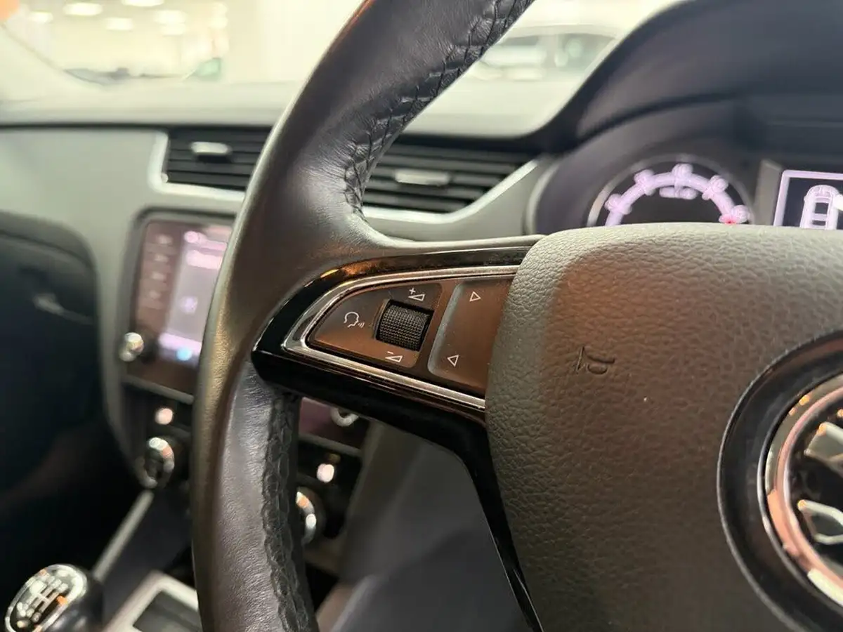 2018-skoda-octavia-15-tsi-se-act-hatchback-big-26