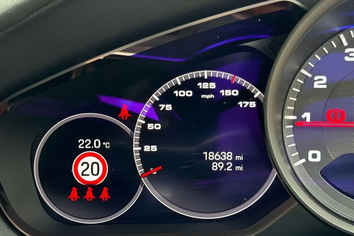 2023-porsche-cayenne-30-v6-platinum-edition-coupe-big-39