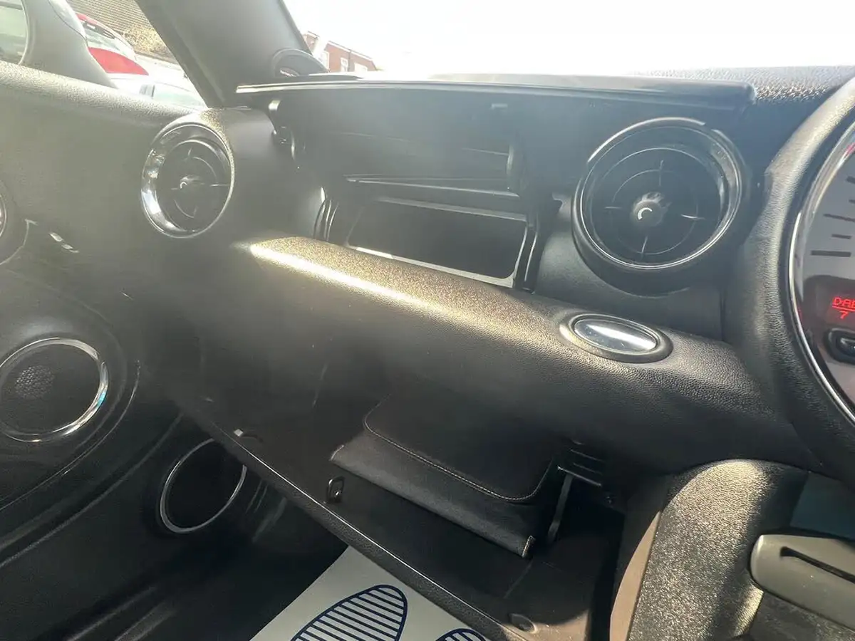2012-mini-cooper-16-cooper-s-avenue-coupe-3d-big-32