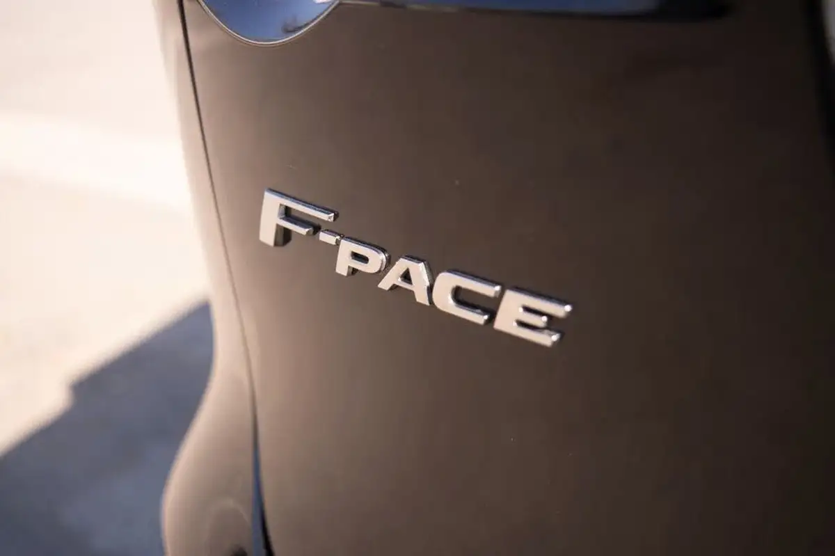 2019-jaguar-f-pace-20-i4d-chequered-flag-180ps-big-45