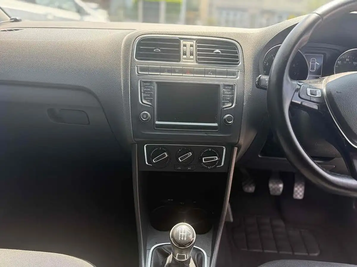 2016-volkswagen-polo-10-match-75ps-5d-big-14