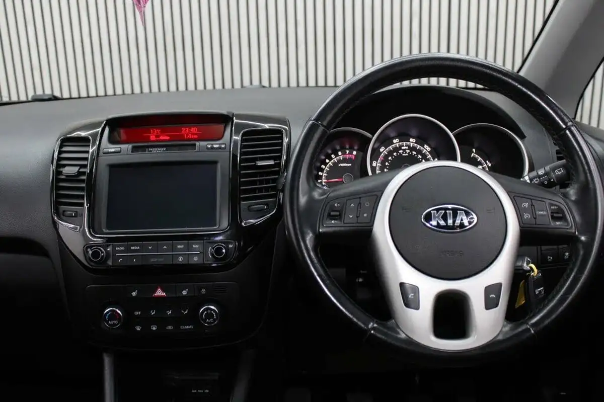 2016-kia-venga-16-3-isg-big-15