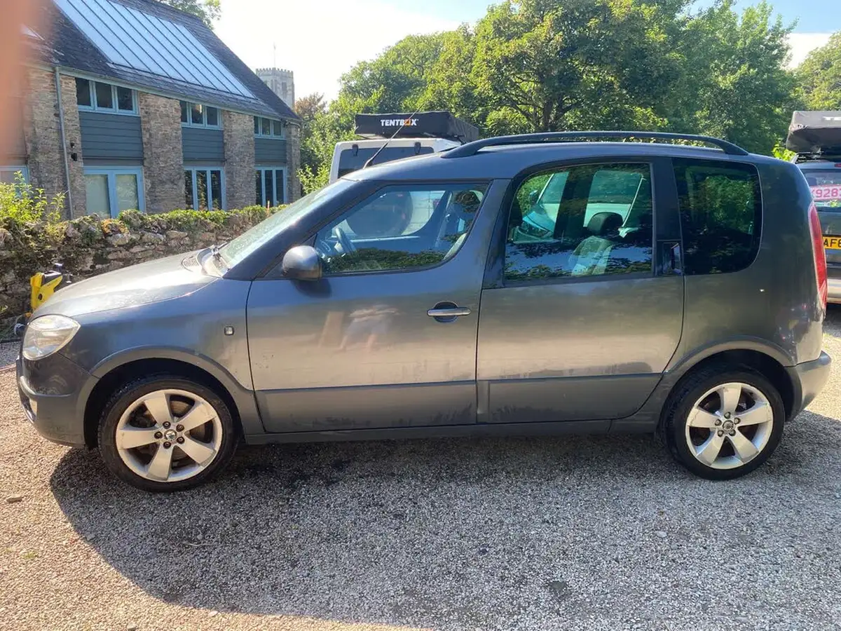 2009-skoda-roomster-14td-scout-big-5