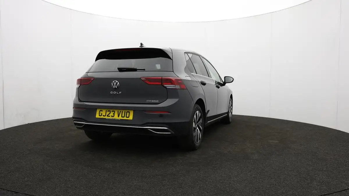 2023-volkswagen-golf-14-tsi-ehybrid-style-big-70