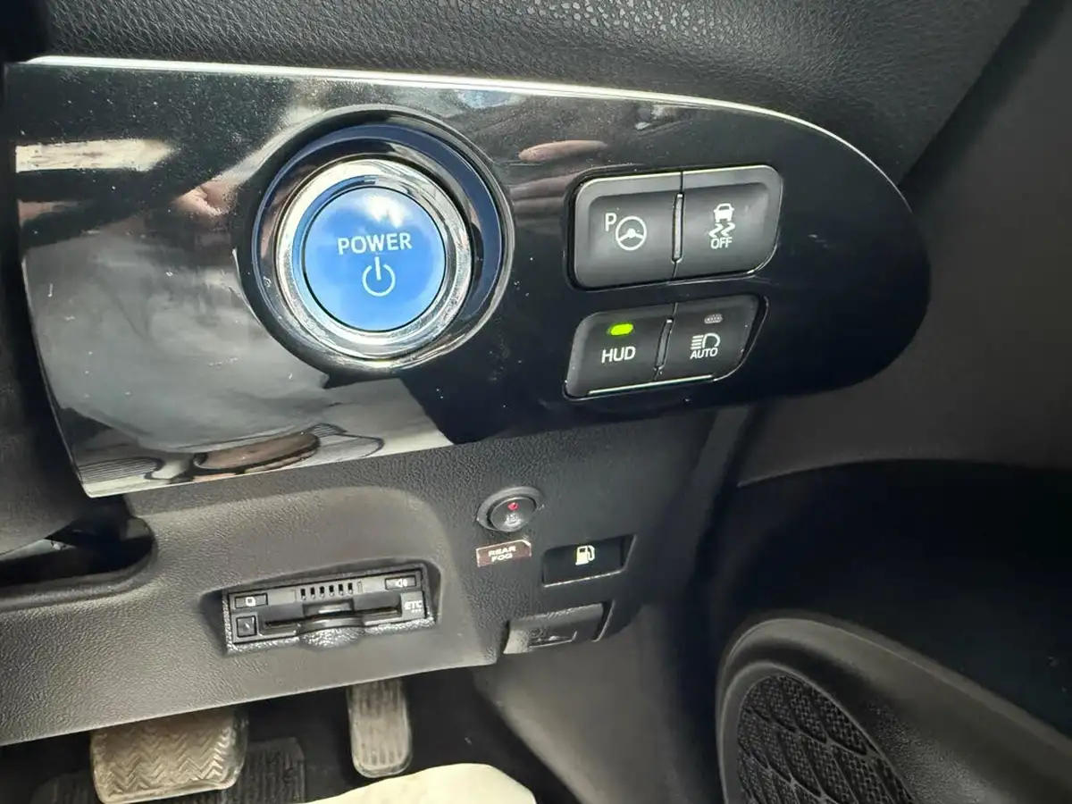 2019-toyota-prius-big-43