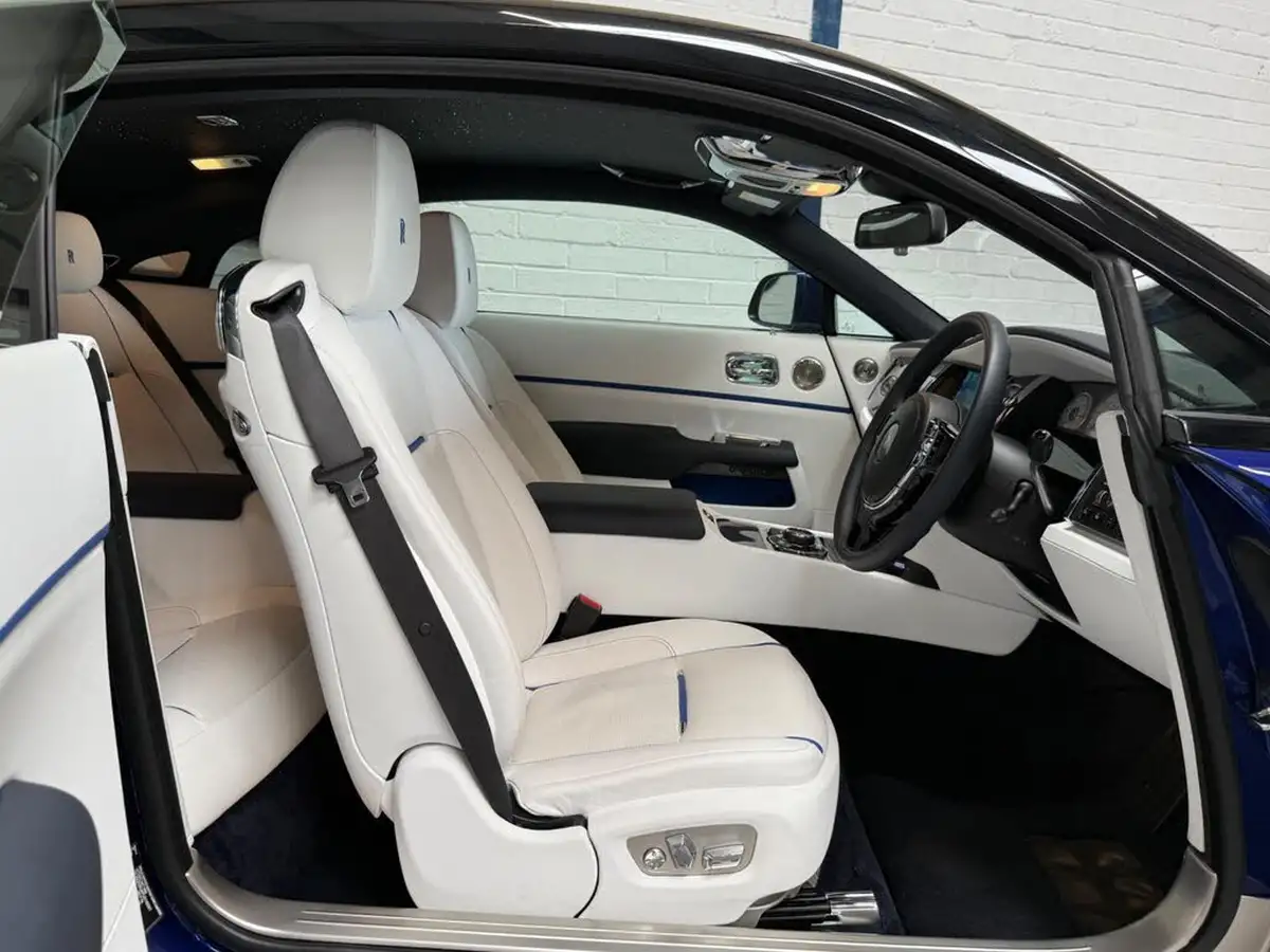 2023-rolls-royce-wraith-66-black-badge-big-14