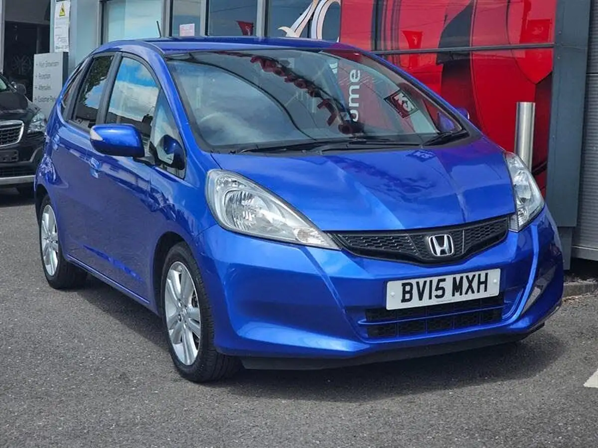 2015-honda-jazz-14-es-plus-big-0