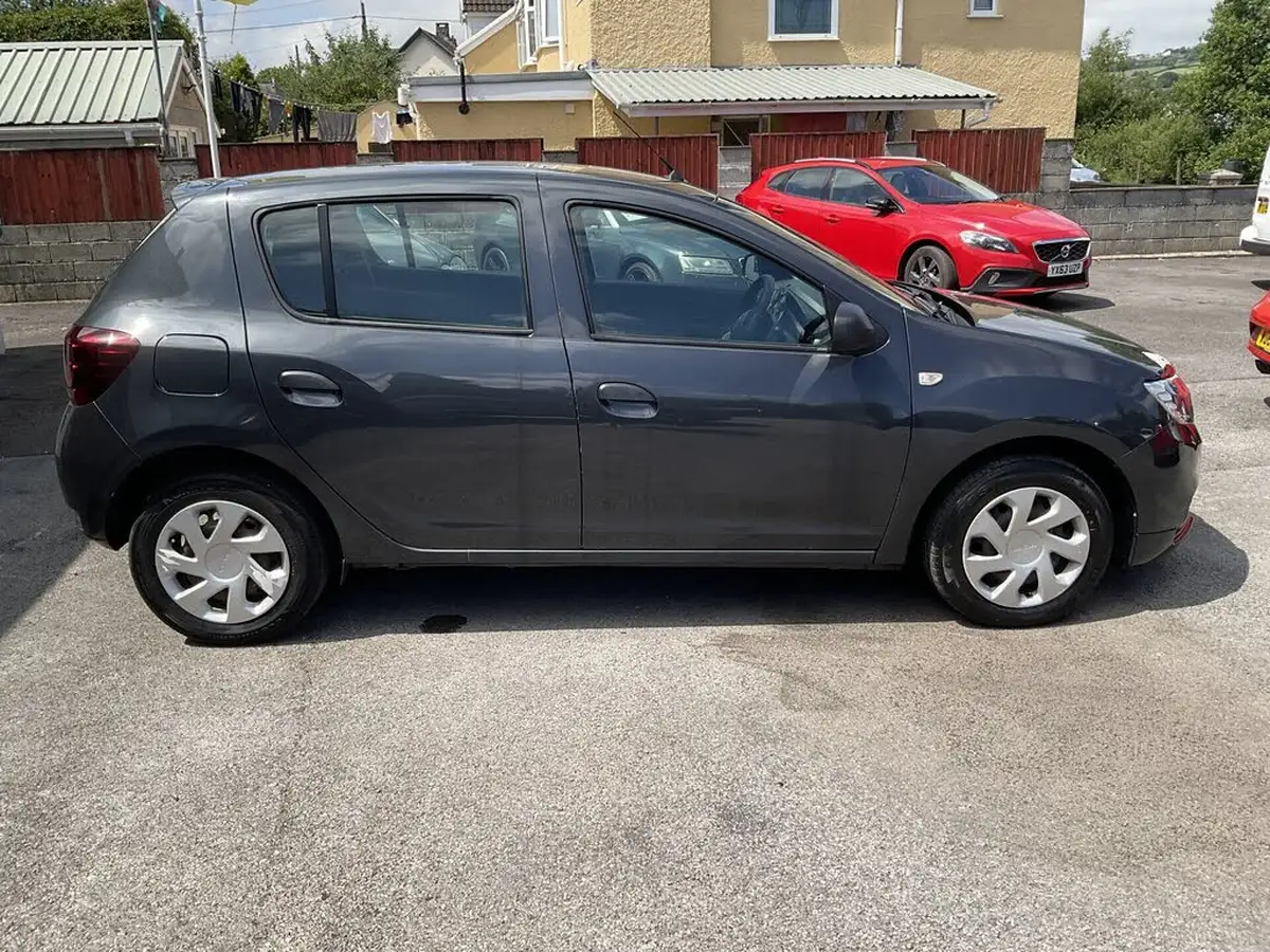 2019-dacia-sandero-10-sce-essential-big-2