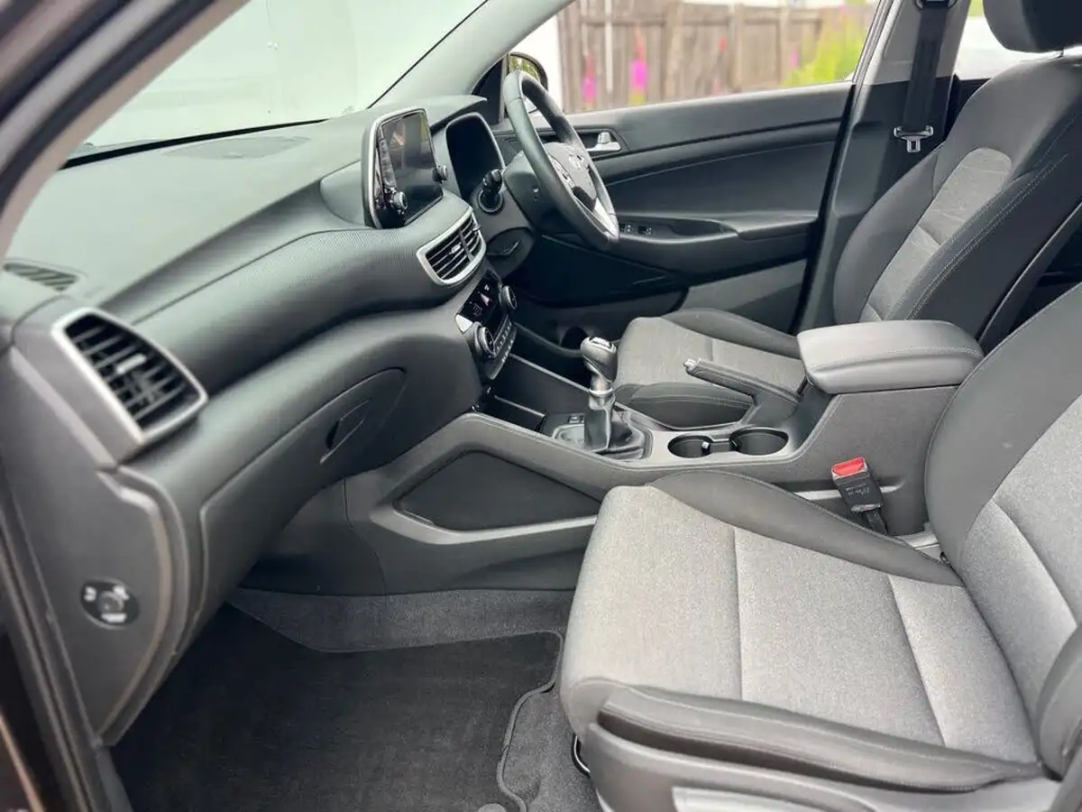2019-hyundai-tucson-16-gdi-se-nav-big-18