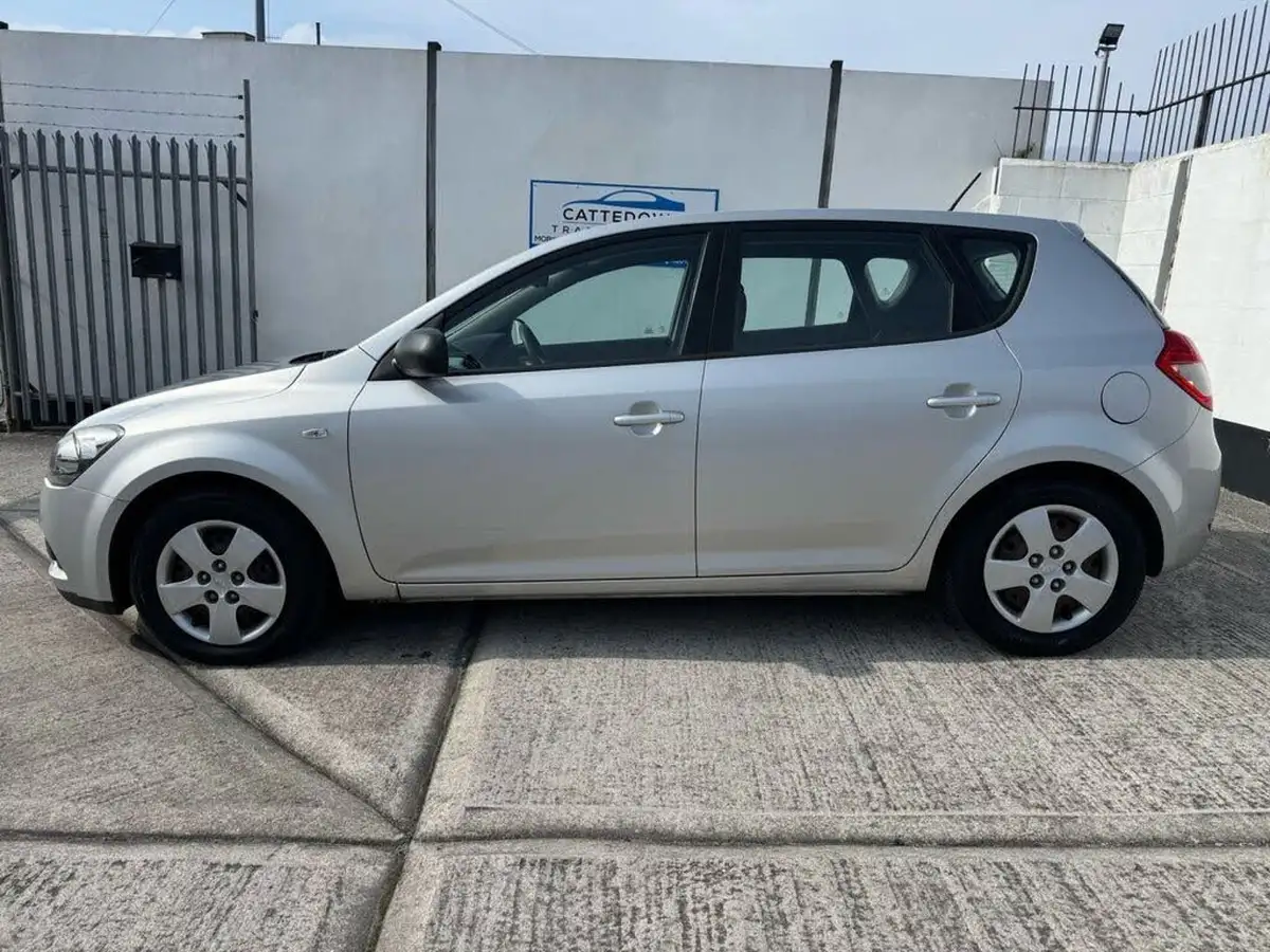 2009-kia-ceed-14-1-big-1