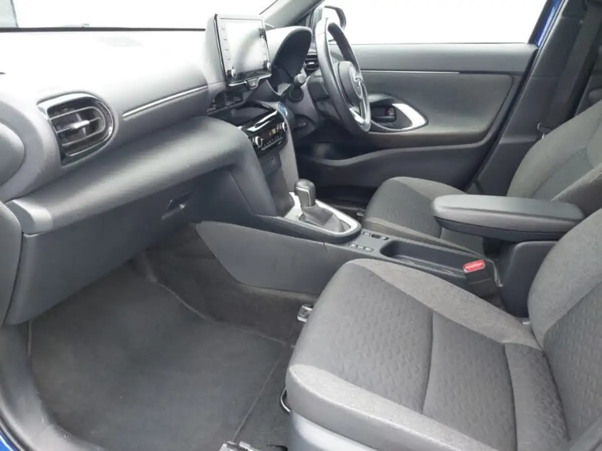2021-toyota-yaris-15-vvt-i-design-panoramic-roof-big-4