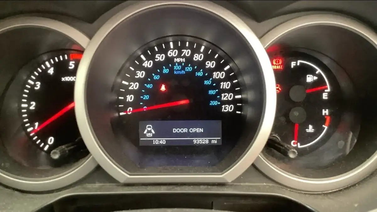2012-suzuki-grand-vitara-19td-sz-t-big-8