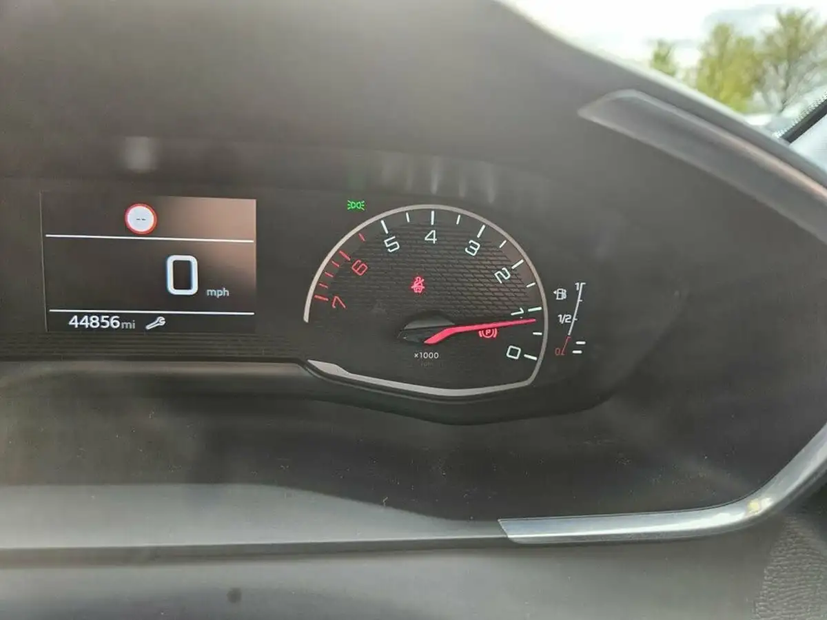 2021-peugeot-208-12-puretech-allure-100bhp-big-10