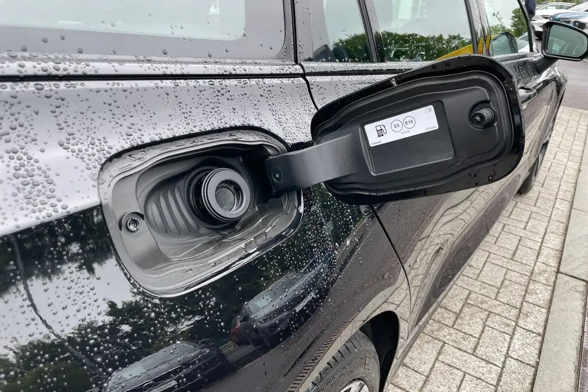 2025-volvo-v60-20-b4-plus-station-wagon-big-17