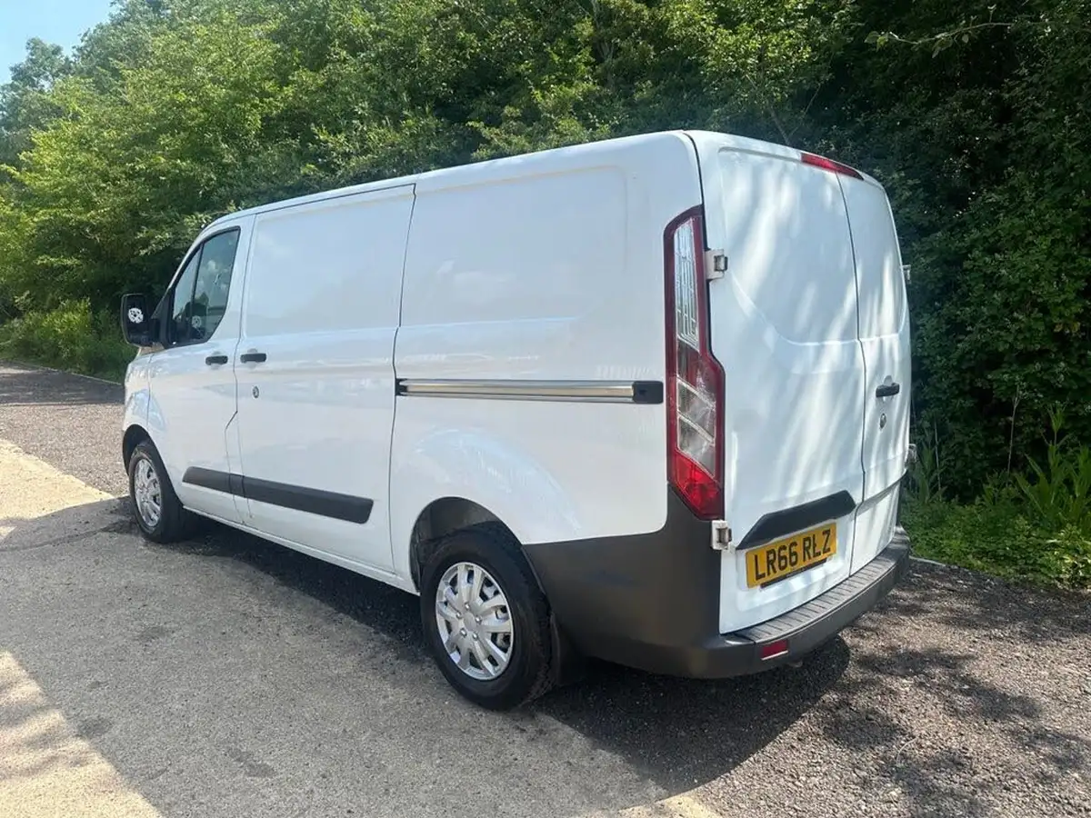 2016-ford-transit-custom-20tdci-270-l1h1-130pseu6-panel-van-big-1
