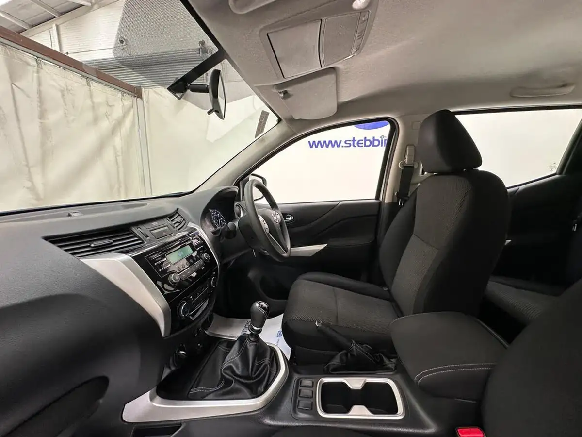 2021-nissan-navara-23dci-tt-acenta-double-big-28