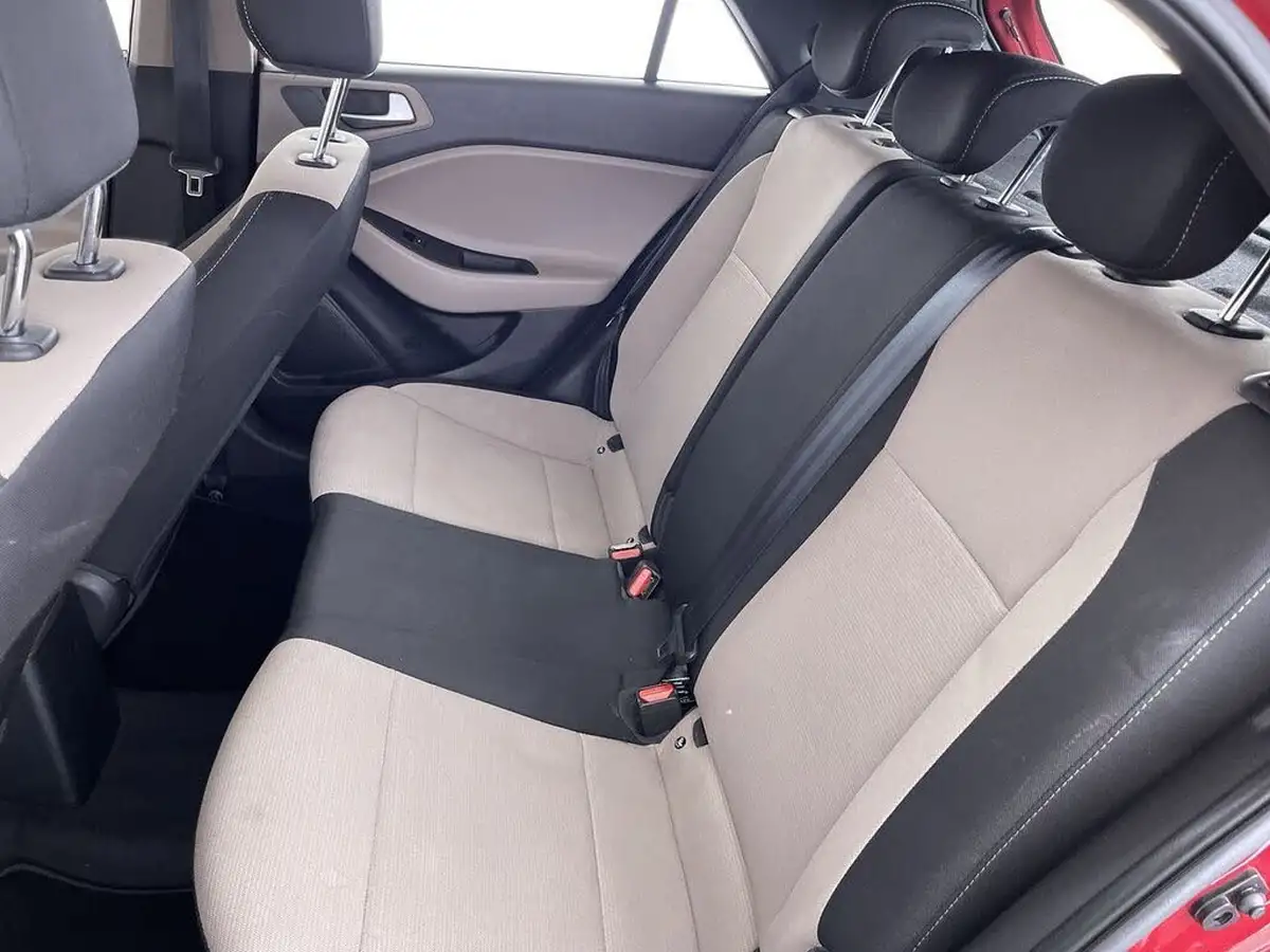 2015-hyundai-i20-12-se-hatchback-5d-big-8