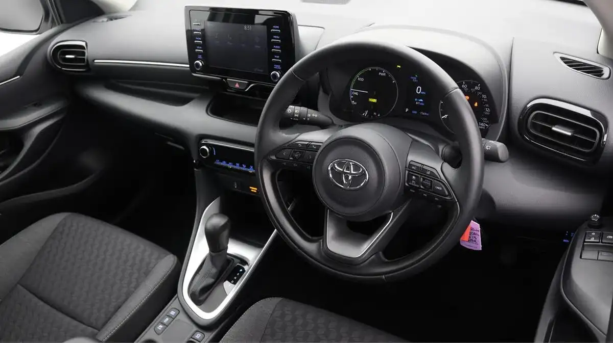 2022-toyota-yaris-15-vvt-i-icon-big-9