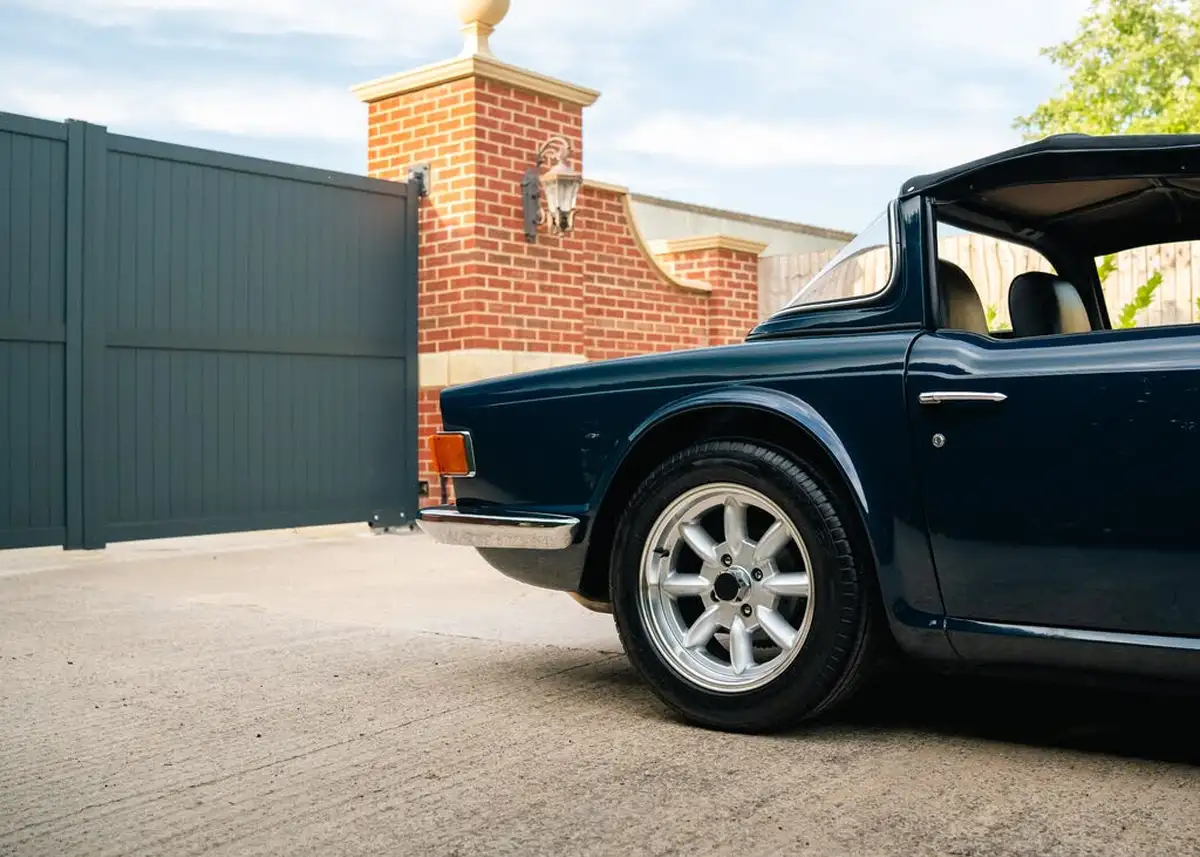 1973-triumph-tr6-roadster-rwd-big-34