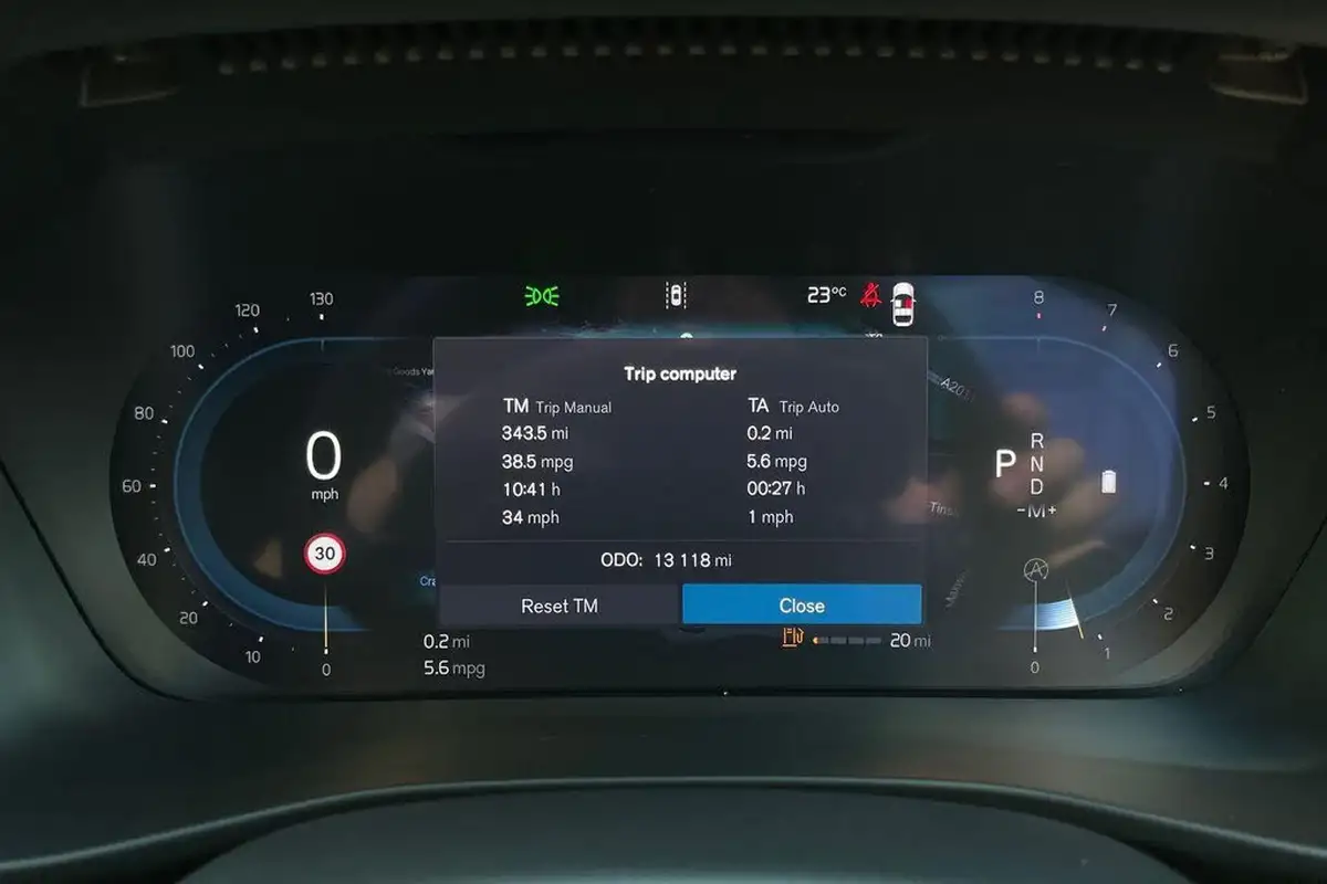 2024-volvo-xc40-20-b3-plus-big-41