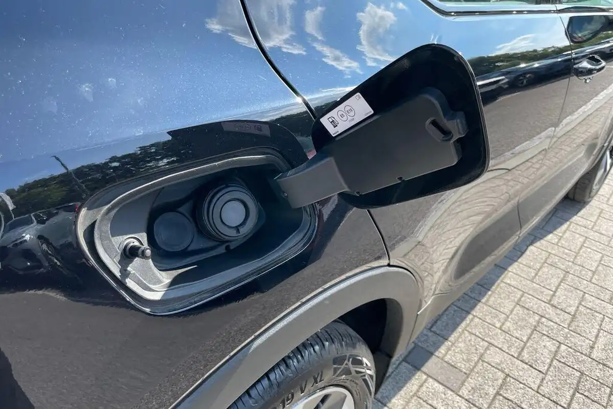 2024-volvo-xc40-20-b3-plus-big-17