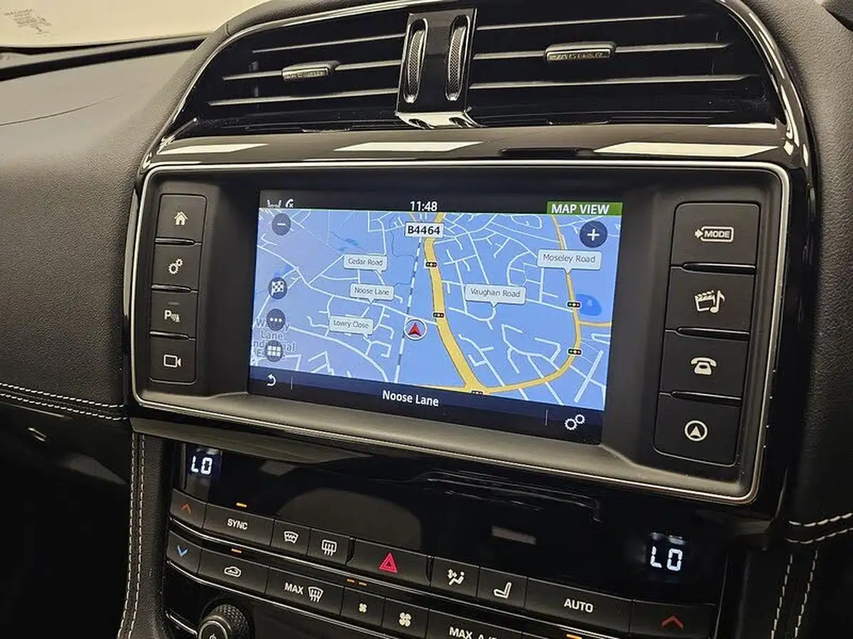 2017-jaguar-f-pace-20-i4d-r-sport-180ps-awd-auto-big-33