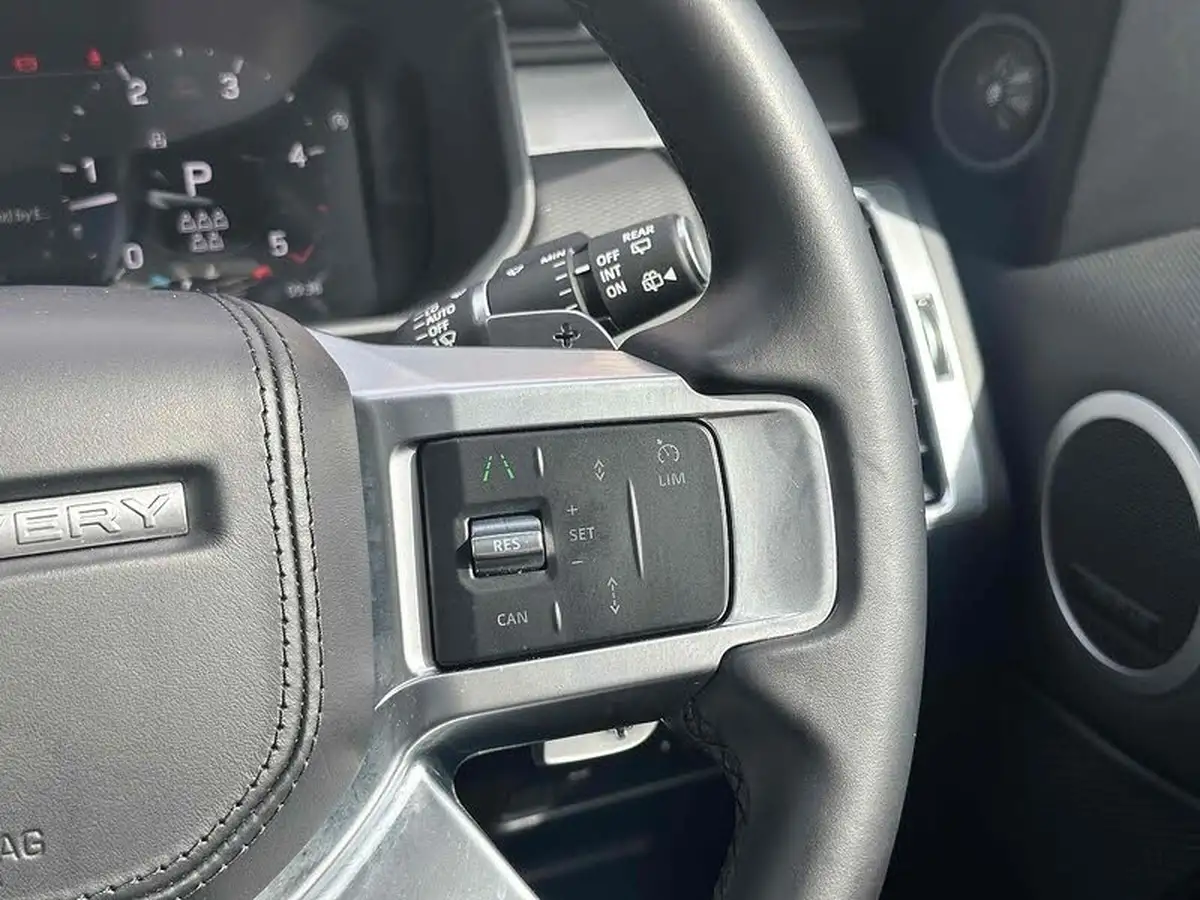 2023-land-rover-discovery-30-d300-dynamic-hse-big-32