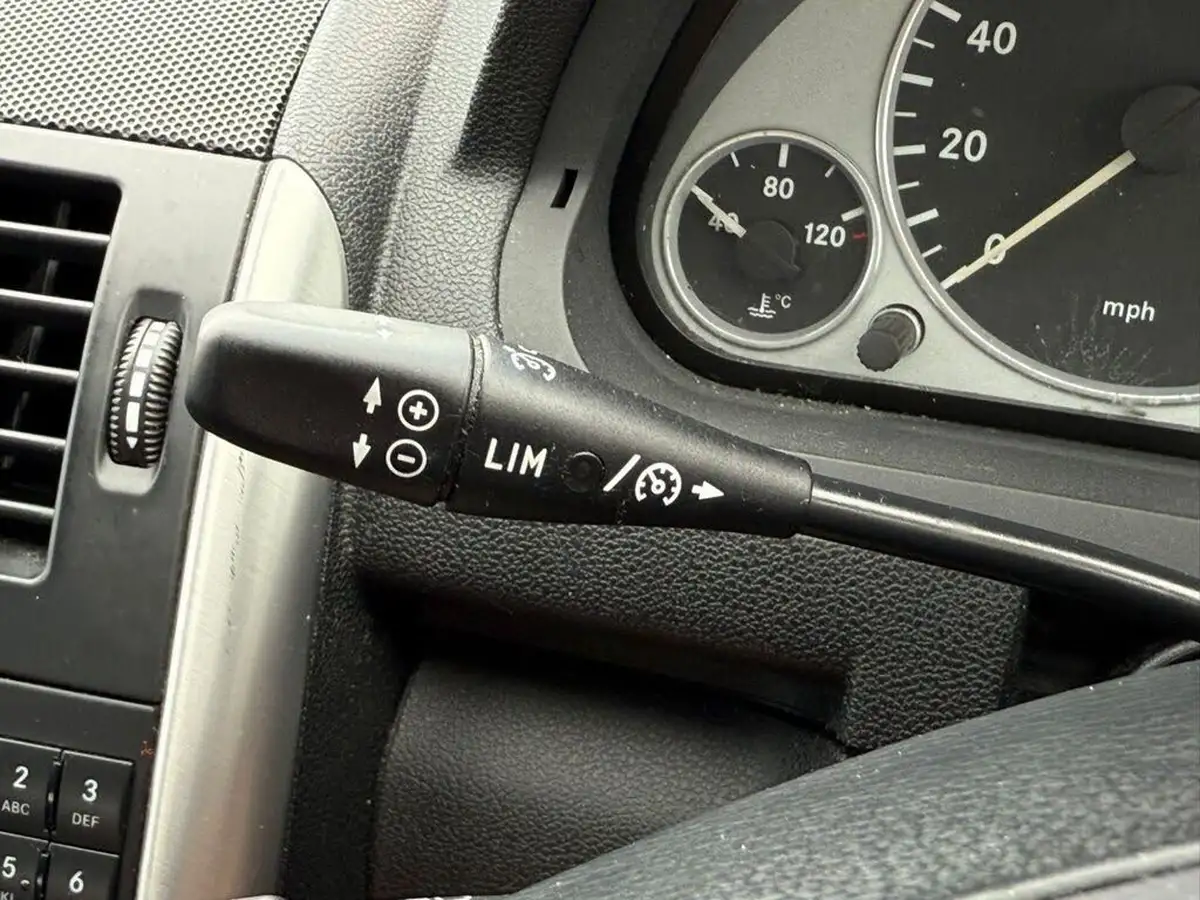 2012-mercedes-benz-a-class-20td-a180-avantgarde-se-cvt-big-24