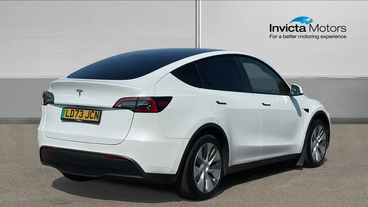 2024-tesla-model-y-e-rwd-big-2