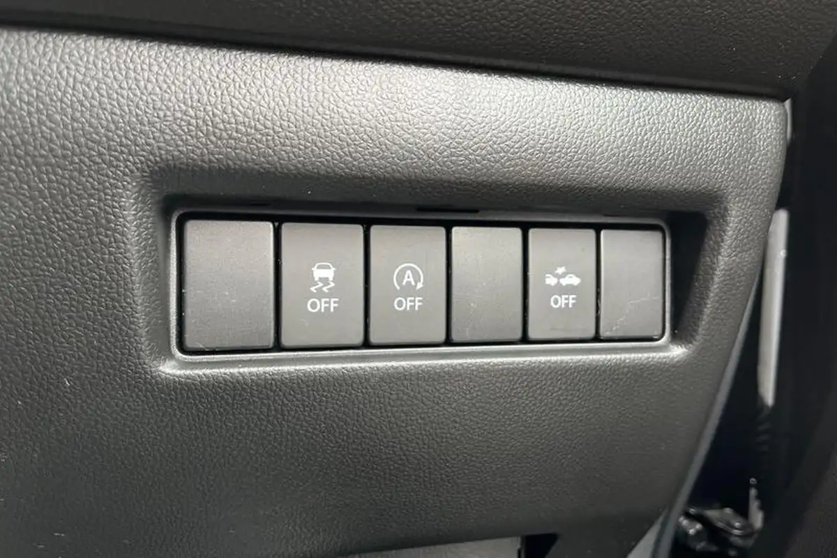 2023-suzuki-swift-12-dualjet-sz-l-big-35