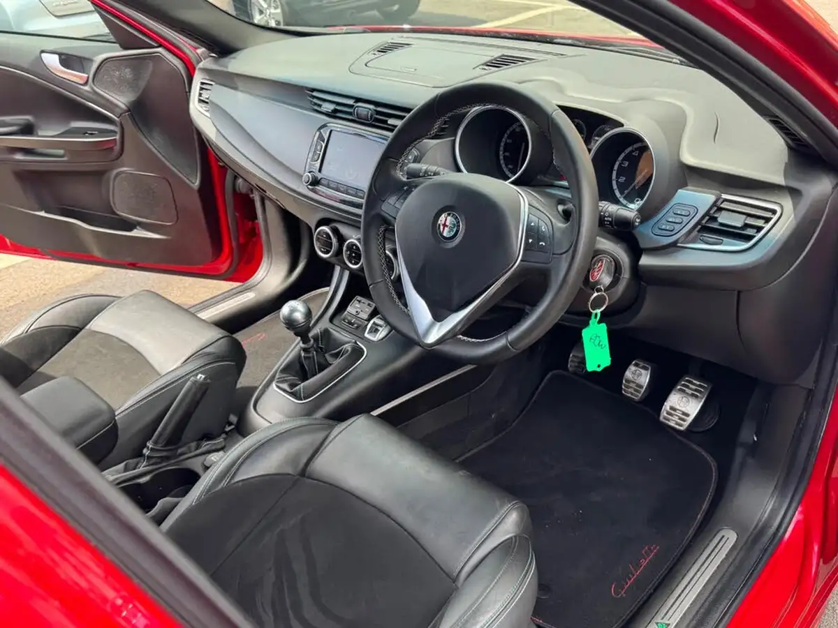 2015-alfa-romeo-giulietta-14-tb-qv-line-big-3