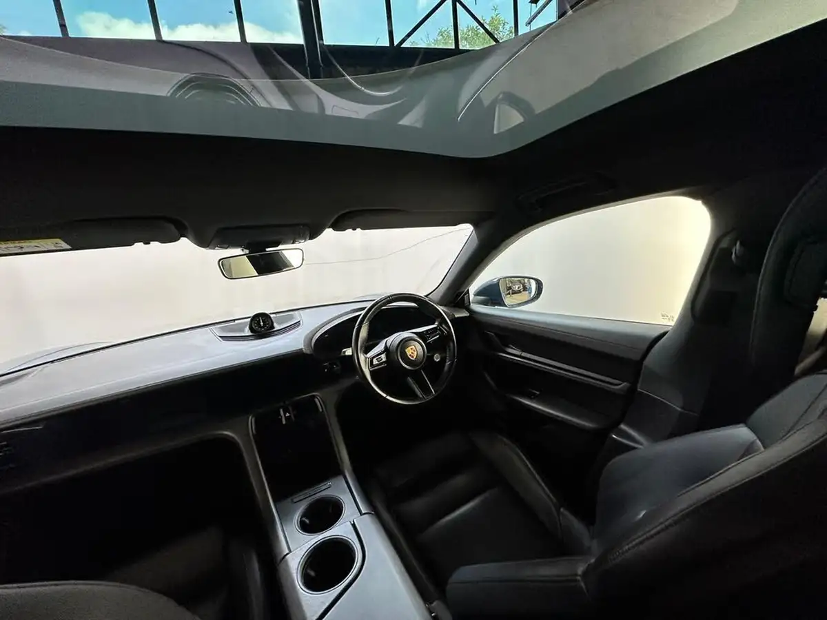 2021-porsche-taycan-e-base-476ps-performance-battery-plus-big-13