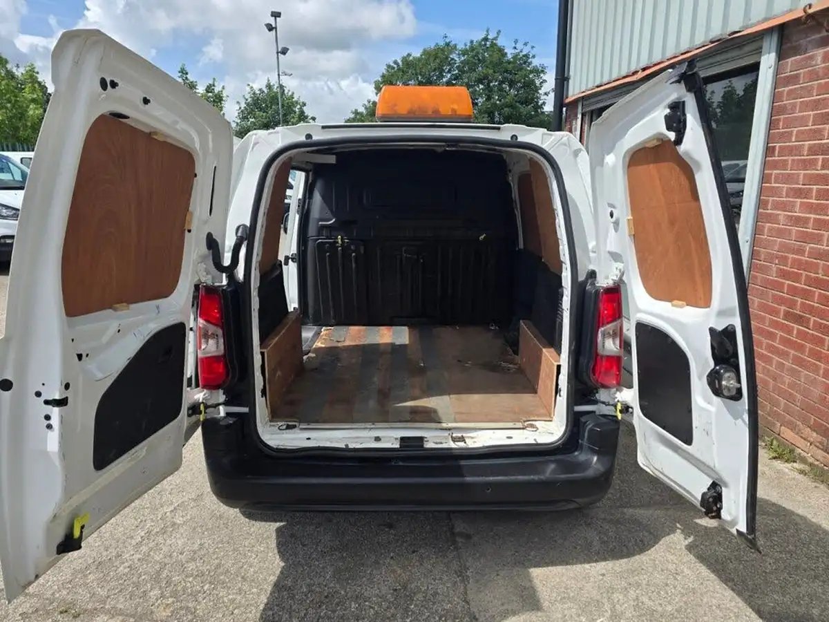 2019-peugeot-partner-15-bluehdi-1000-professional-100ps-eu6dt-panel-big-1