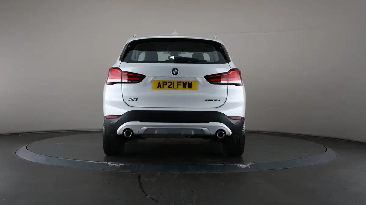 2021-bmw-x1-20td-sdrive18d-xline-big-35