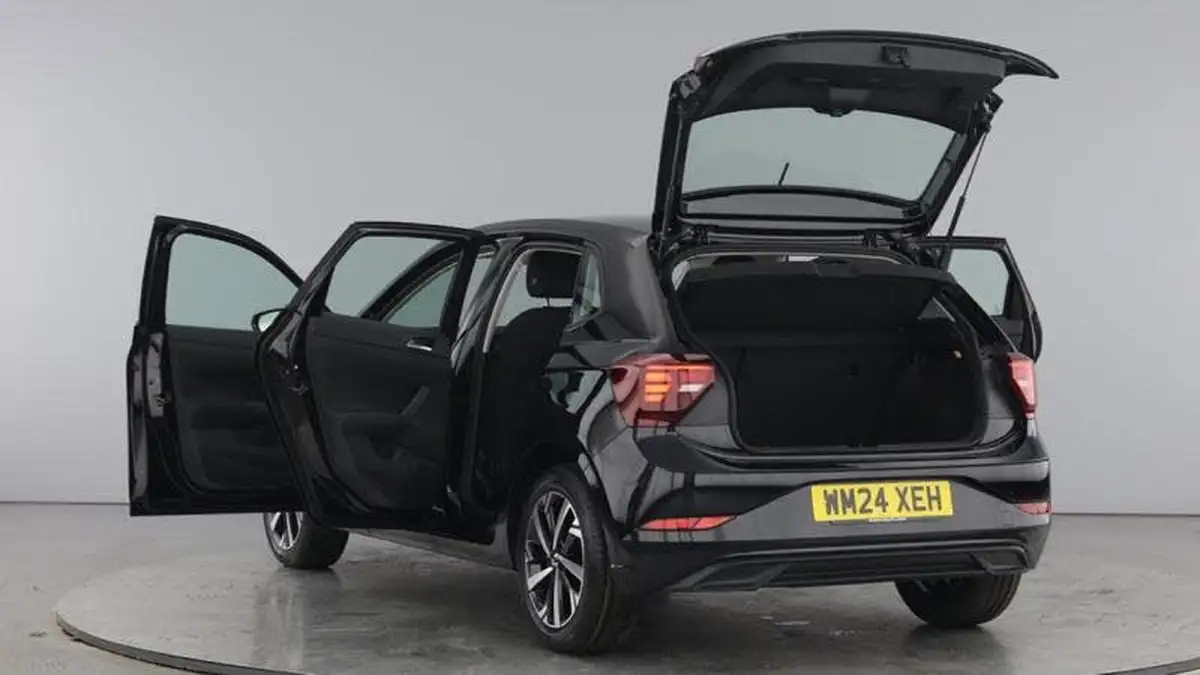 2024-volkswagen-polo-10-life-big-10