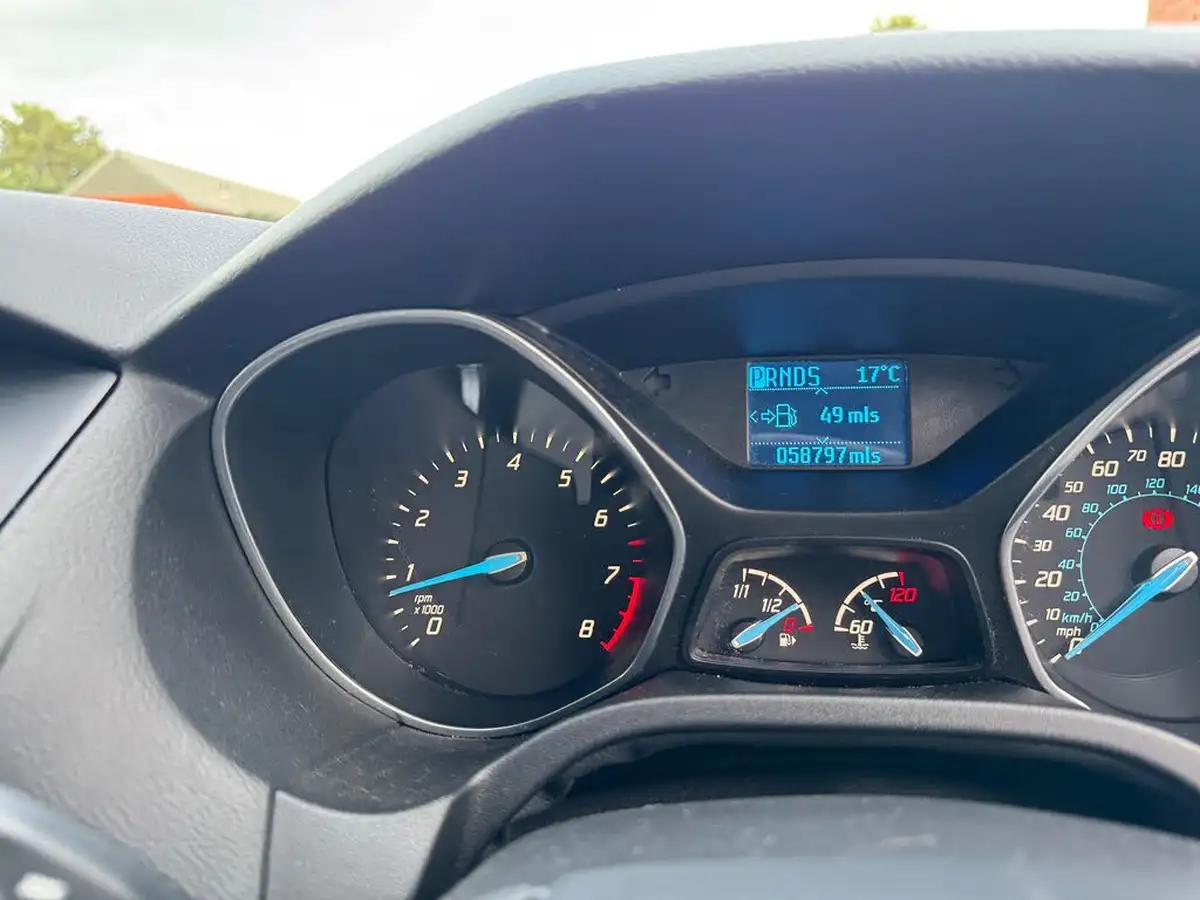 2013-ford-focus-16-zetec-ti-vct-125ps-hatchback-powershift-big-9