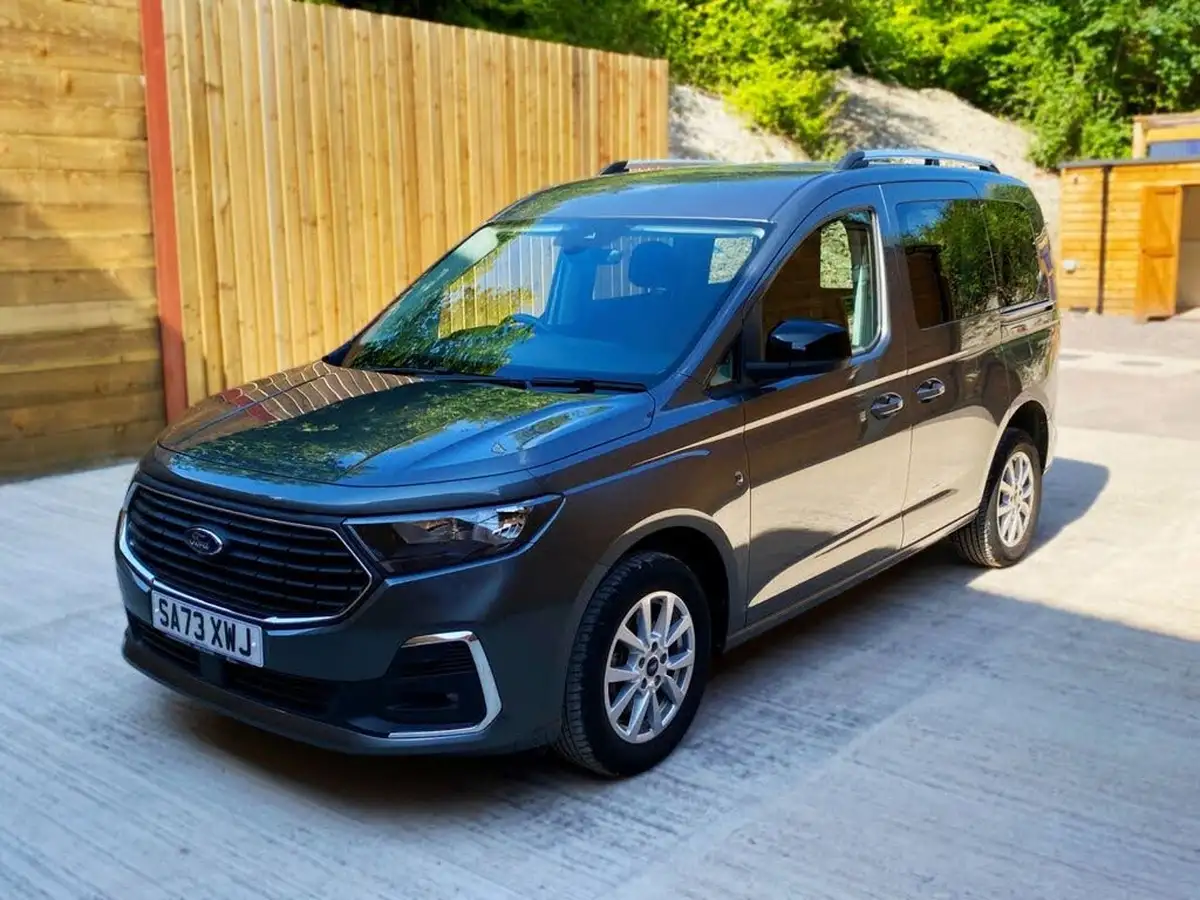 2023-ford-tourneo-connect-20-titanium-big-4