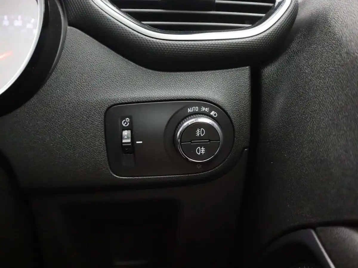 2021-vauxhall-crossland-12-ultimate-nav-big-37