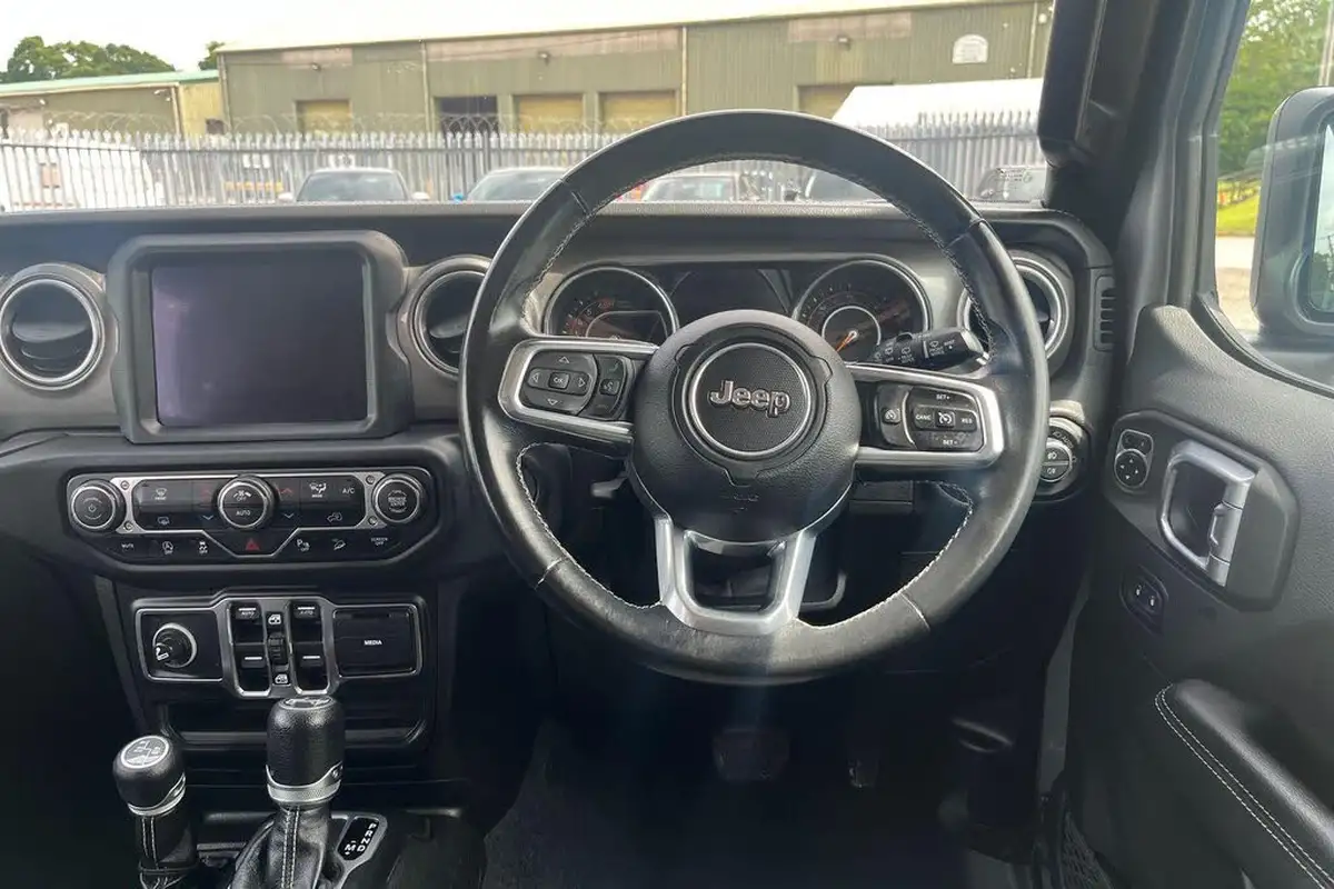 2019-jeep-wrangler-20-gme-sahara-hard-5d-big-14